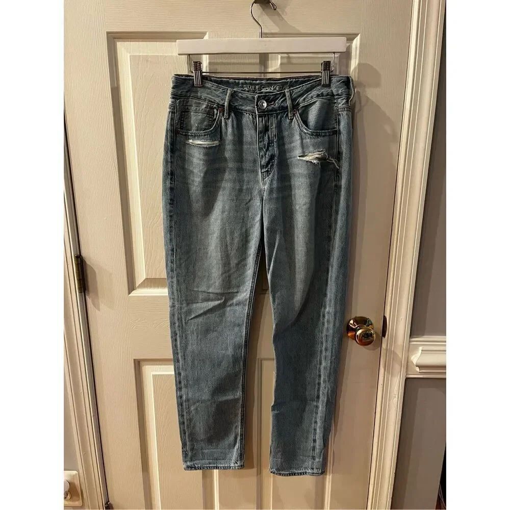 American Eagle TomGirl Light Wash Distressed Jeans sz 4 EUC